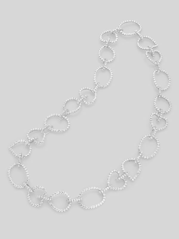 Collana lunga in oro bianco e diamanti