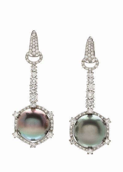 Orecchini in Oro Bianco con Perle Black e Diamanti