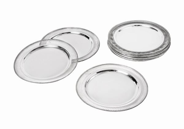 Servizio di 12 piatti in argento
