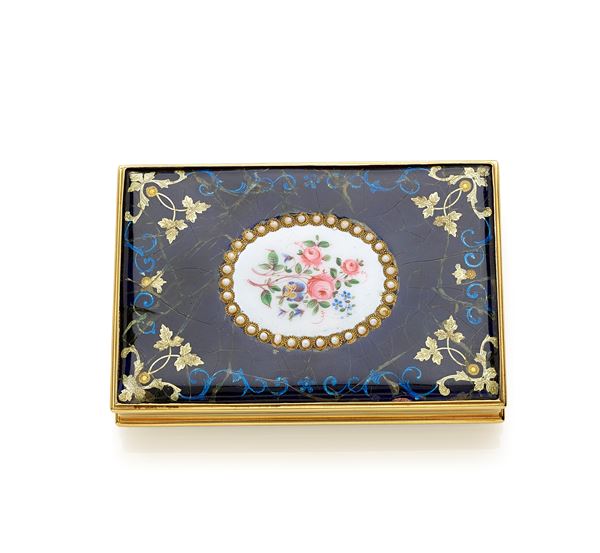 Gold box with enamel