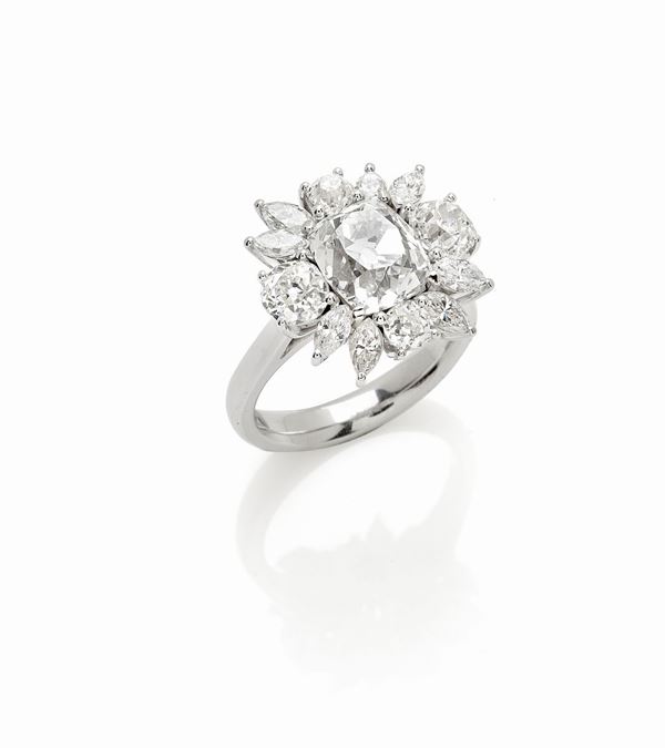 Anello in oro bianco con diamanti