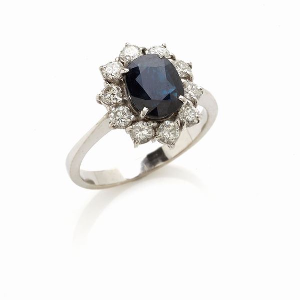 Anello in oro bianco con zaffiro e diamanti 