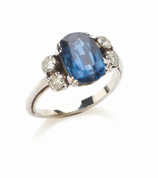 Anello in oro bianco con zaffiro e diamanti