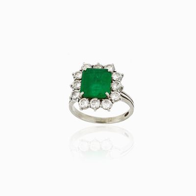 Anello in Oro Bianco con Smeraldo e Diamanti