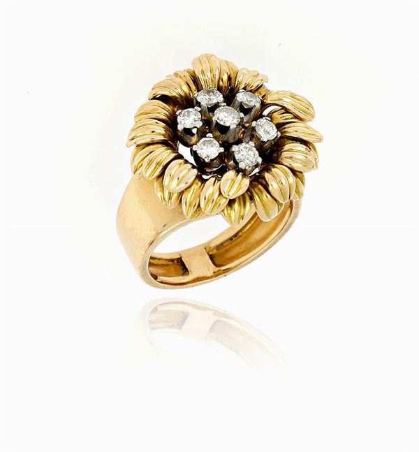 Anello fiore in oro con diamanti 