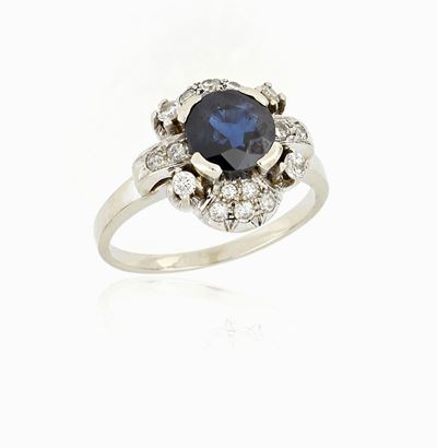 Anello in Oro con Zaffiro e Diamanti