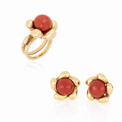 Orecchini e Anello in Oro Giallo e Corallo