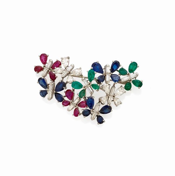 Spilla con rubini, zaffiri, smeraldi e diamanti   - Auction ASTA LIVE GIUGNO - Faraone Casa d'Aste