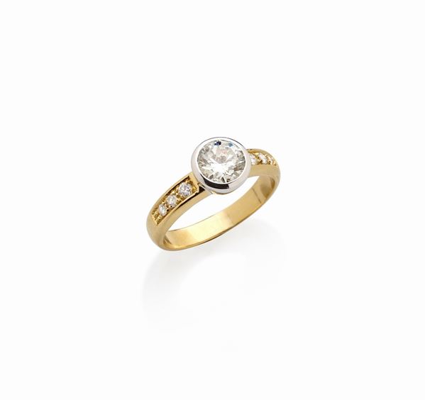 Anello in oro giallo e diamante