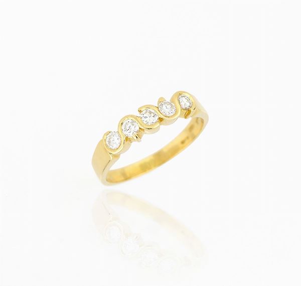 Anello in oro giallo e diamanti