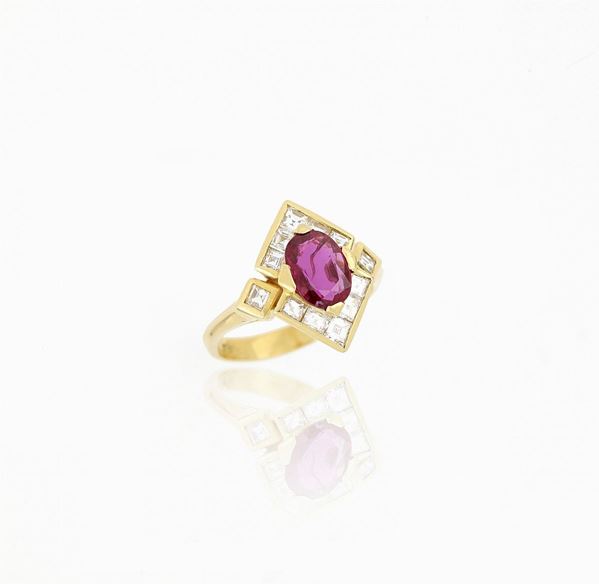 Anello in oro giallo con rubino e diamanti