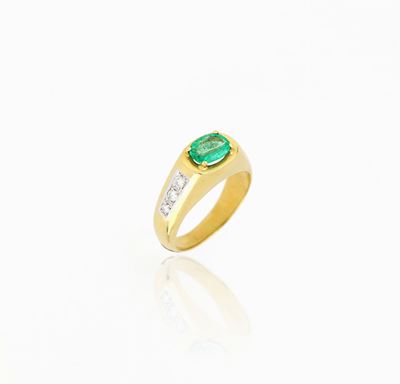 Anello in Oro Giallo con Smeraldo