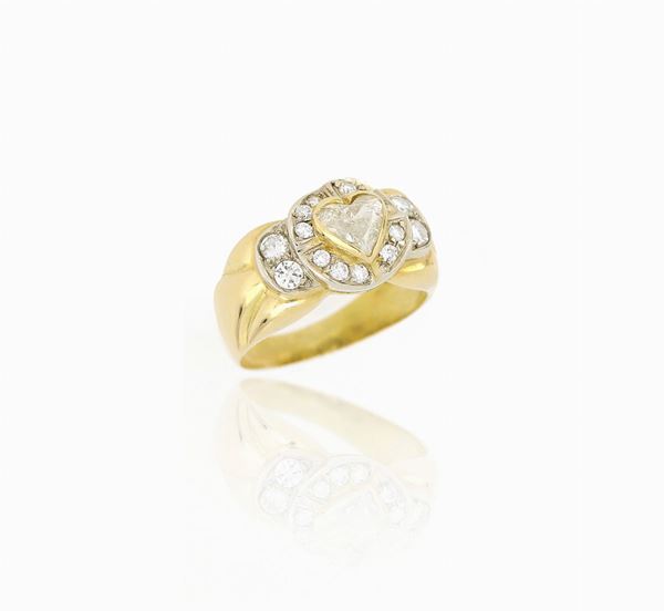 Anello cuore in oro giallo con diamanti 