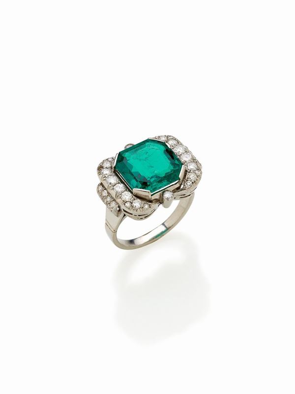 Anello in platino con smeraldo