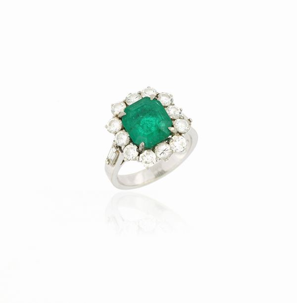 Anello con smeraldo e diamanti  - Asta PIETRE DURE E SEMIPREZIOSE - Faraone Casa d'Aste