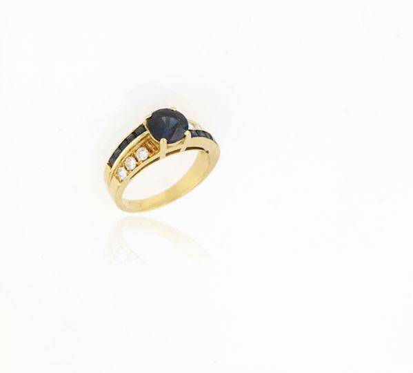 Anello con zaffiri e diamanti