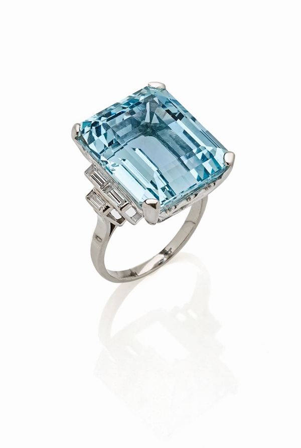 Anello in platino con acquamarina