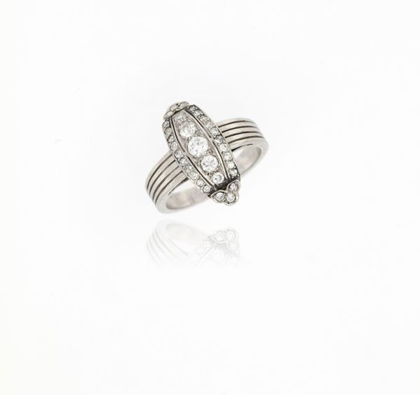 Anello con diamanti