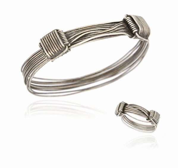 Anello e bracciale in argento Gucci