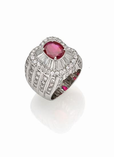 Anello con Diamanti e Rubino