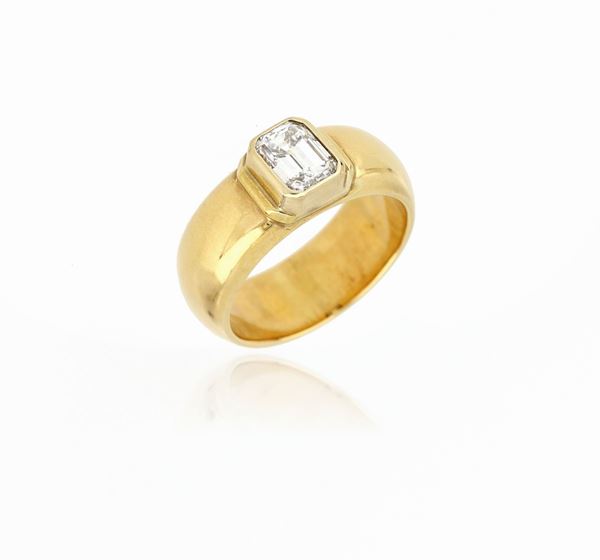 Anello in oro giallo e diamante