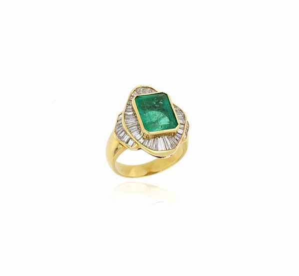 Anello con smeraldo