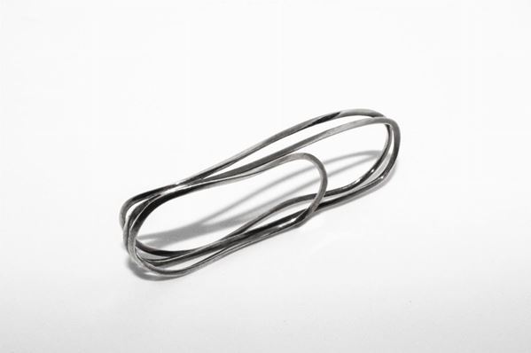 Anello a tre dita, firmato Sabrina Facchetti  - Asta ASTA BENEFICA COVID-19 - Faraone Casa d'Aste