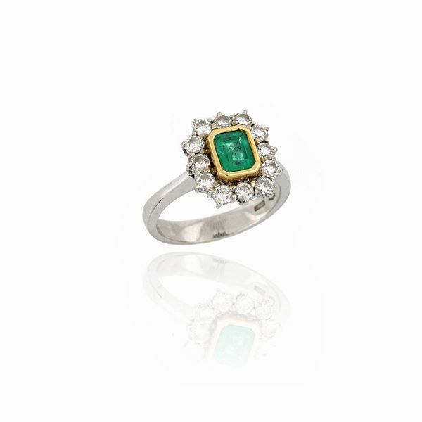 Anello con smeraldo e diamanti