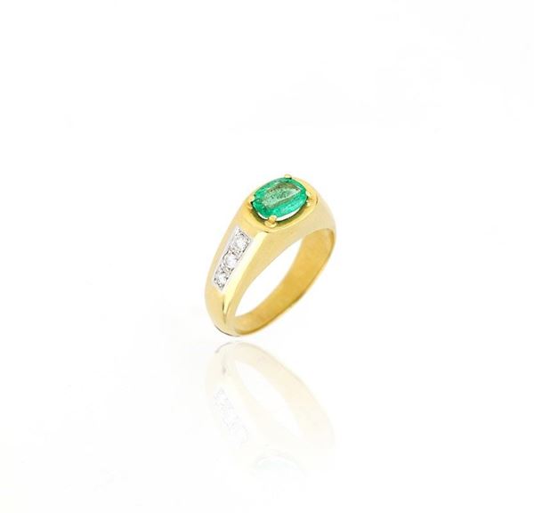 Anello con smeraldo 