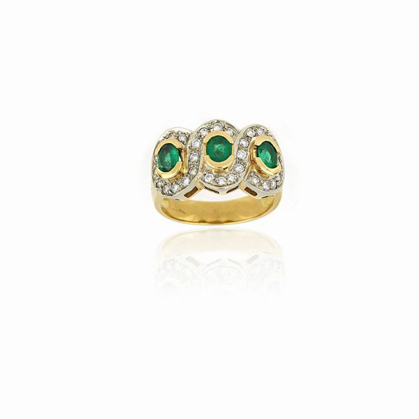 Anello trilogy con smeraldi