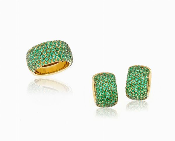 Parure composta da anello e orecchini con smeraldi