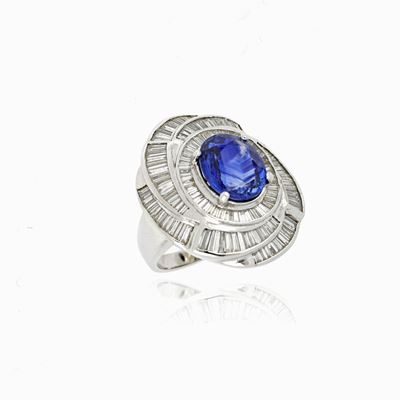Anello in Oro Bianco con Zaffiro