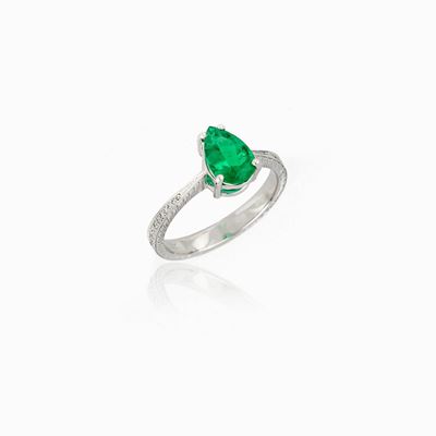 Anello con Smeraldo a Goccia