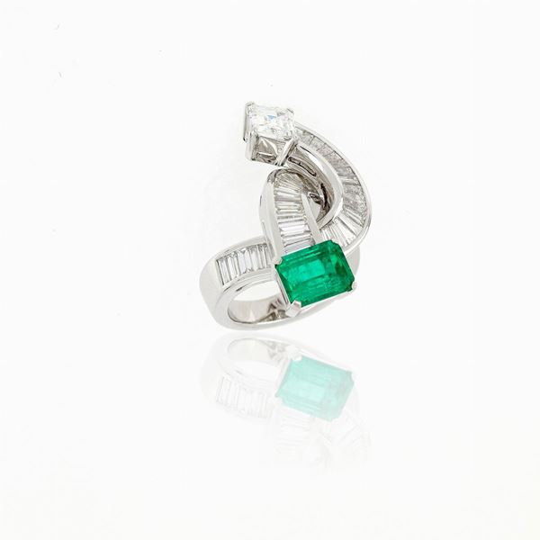 Anello contrariè oro bianco con smeraldo e diamanti