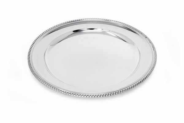 Piatto con bordo decorato  - Asta ARGENTI - Faraone Casa d'Aste