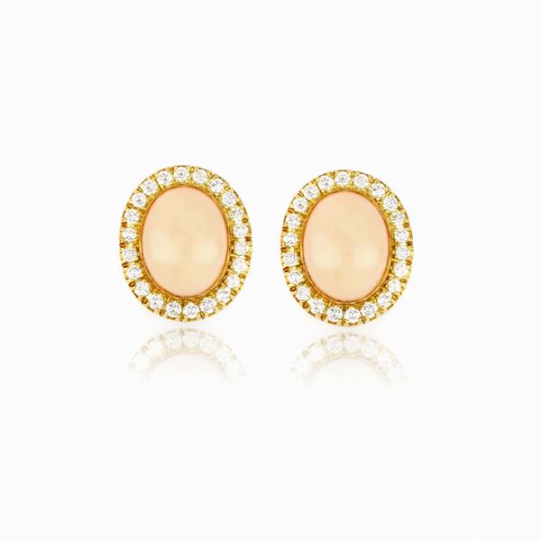 Orecchini con corallo rosa e diamanti