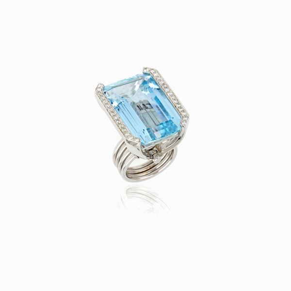 Anello con acquamarina 