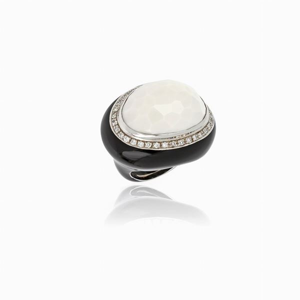 Anello con agata bianca