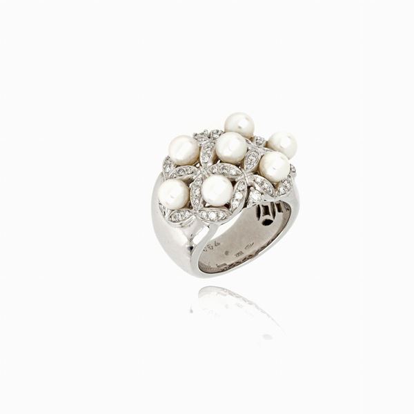 Anello a fascia con perle e diamanti 