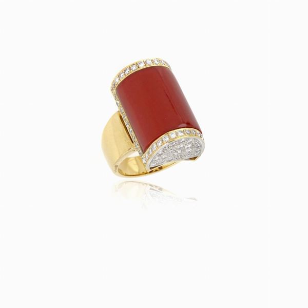 Anello con corallo e diamanti