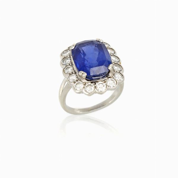 Anello margherita con zaffiro 