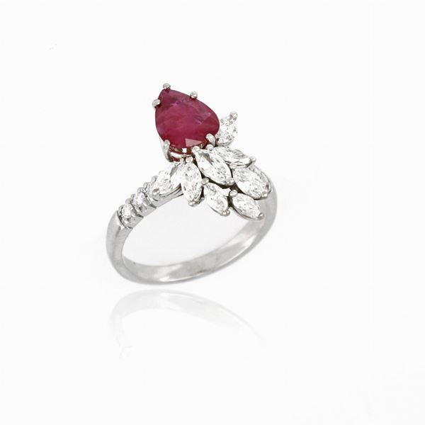 Anello con rubino