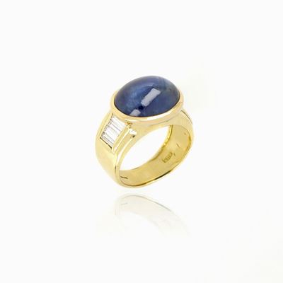 Anello con Zaffiro Cabochon