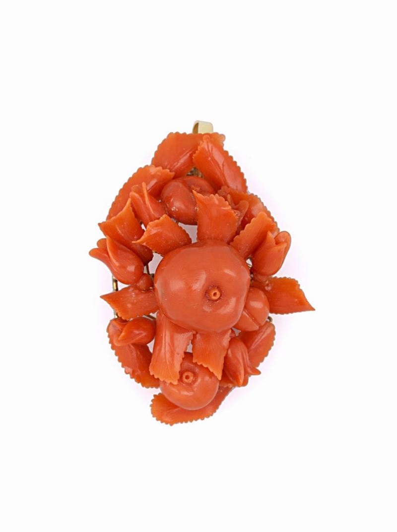 Pendente con Corallo Inciso