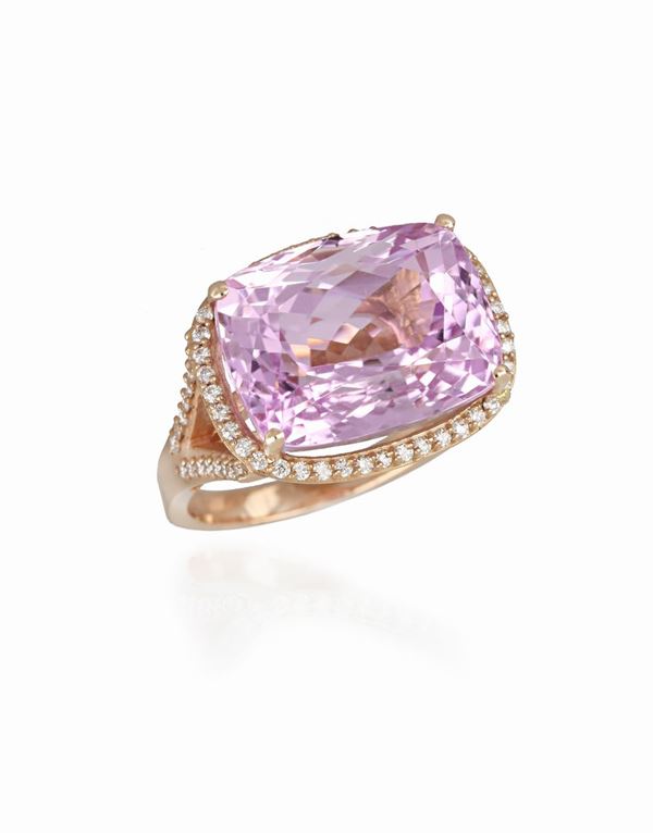 Anello con kunzite e diamanti 