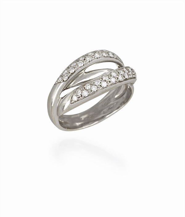 Anello a fascia in oro bianco con diamanti