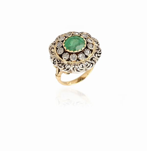 Anello traforato con smeraldo