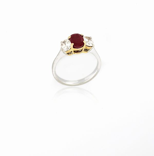 Anello trilogy con diamanti e rubino