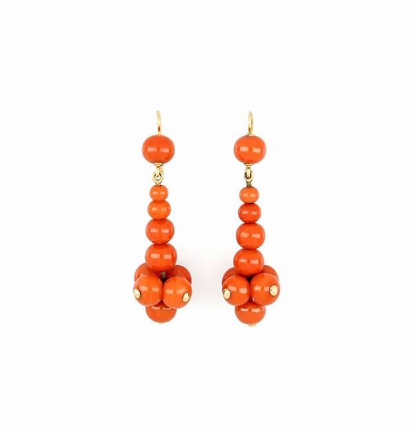 Orecchini con corallo