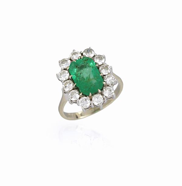 Anello con smeraldo